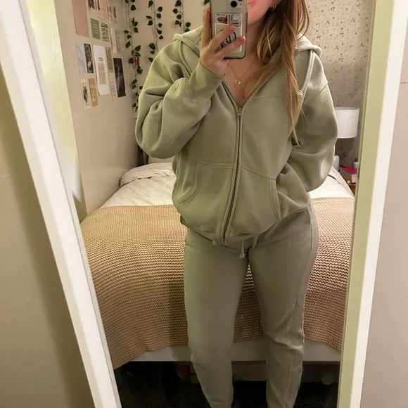 Boyfriend Hoodie Perfect Hoodie Aritzia Aritzia Sweaters Aritzia